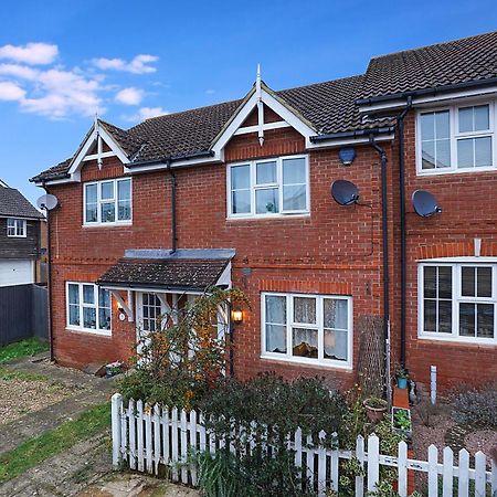 Comfortable Stylish Townhouse In Ashford Sleeps 5 Netflix 2 Parking Spaces Perfect For Contractors And Families Экстерьер фото