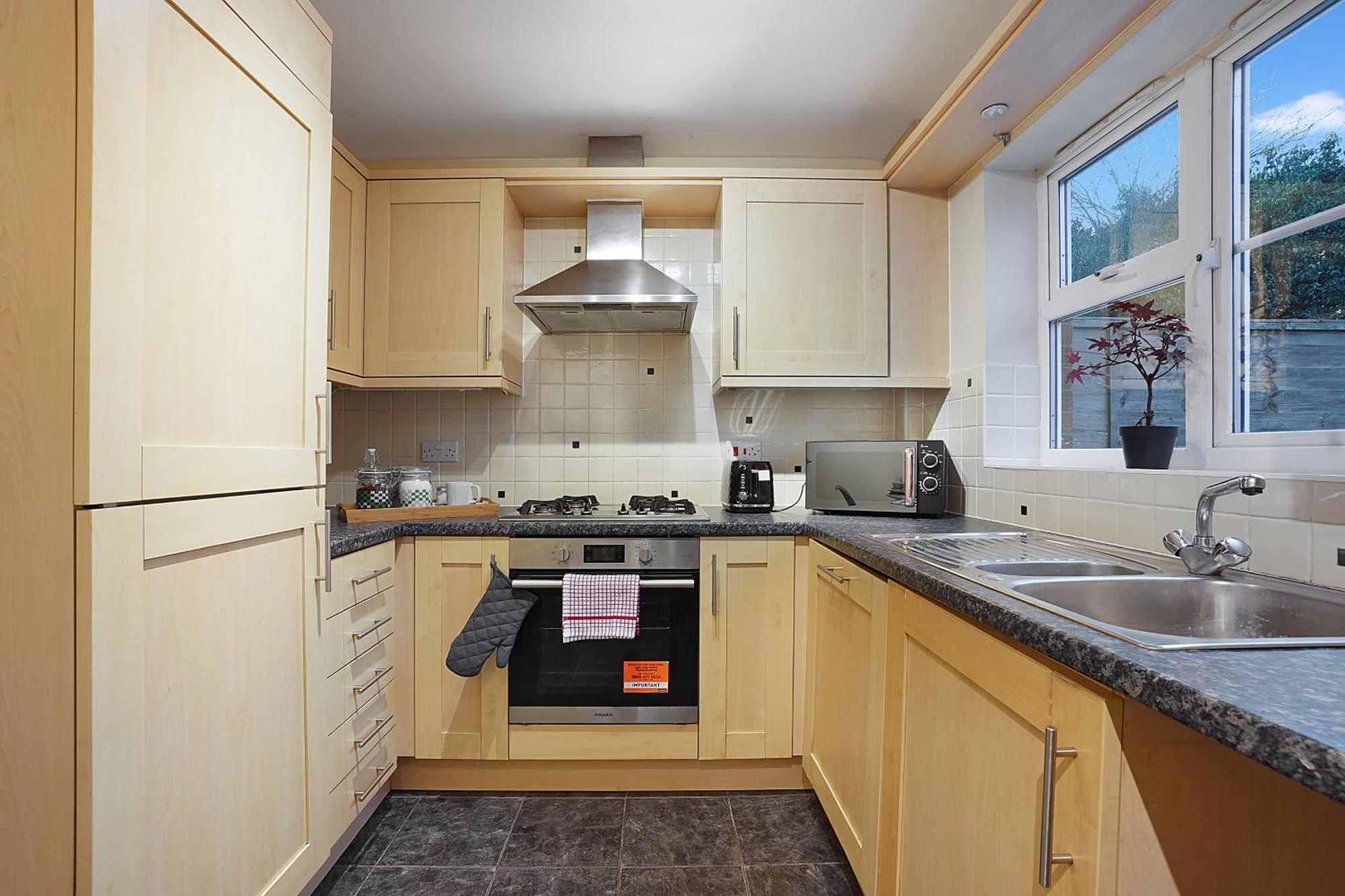 Comfortable Stylish Townhouse In Ashford Sleeps 5 Netflix 2 Parking Spaces Perfect For Contractors And Families Экстерьер фото