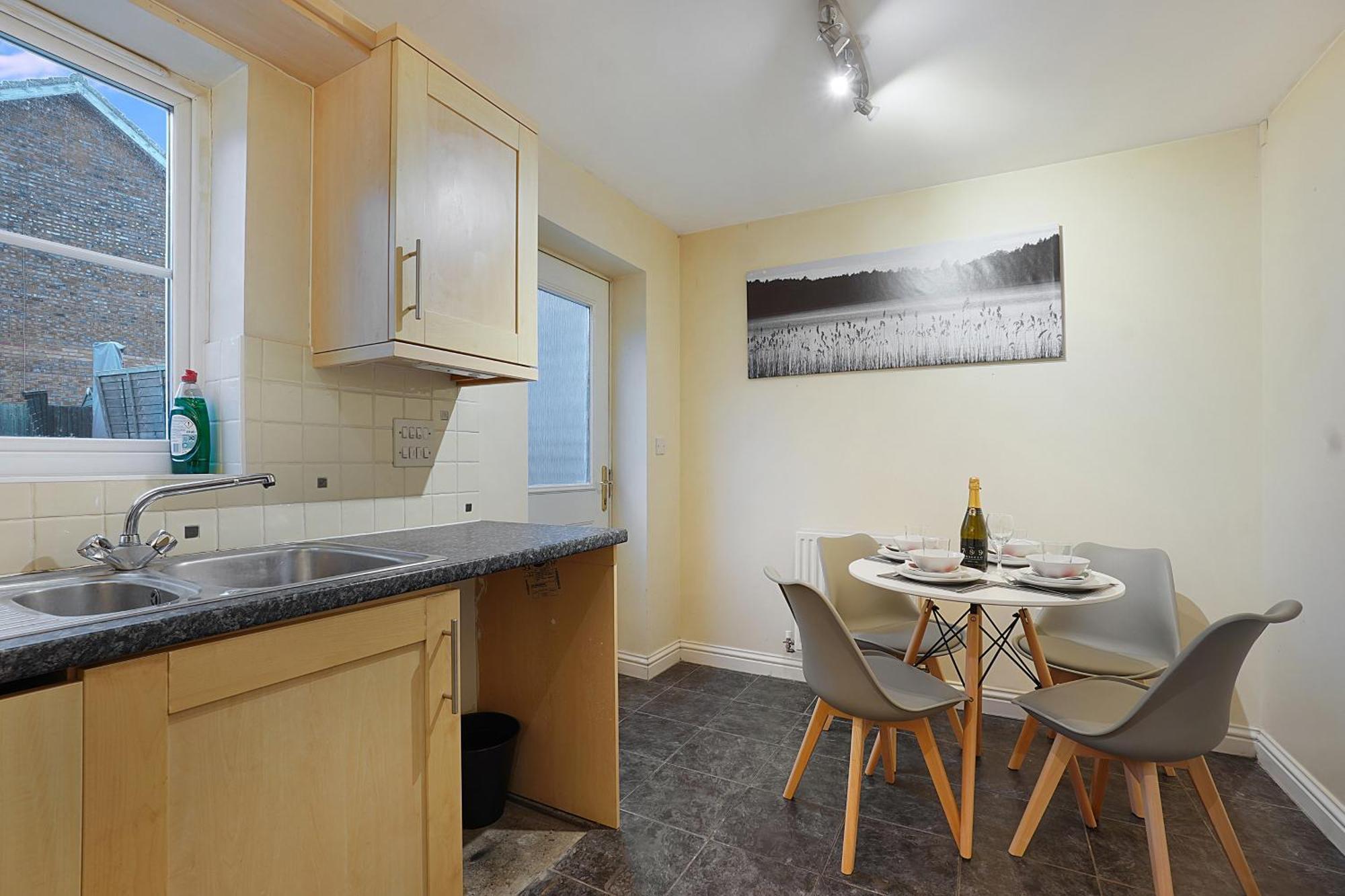 Comfortable Stylish Townhouse In Ashford Sleeps 5 Netflix 2 Parking Spaces Perfect For Contractors And Families Экстерьер фото